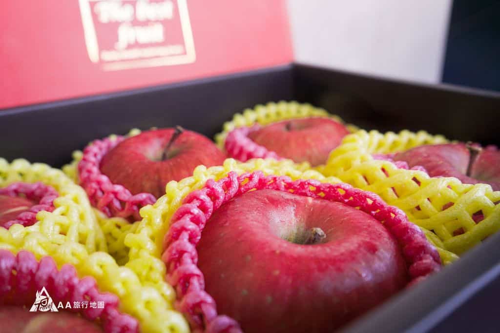 日本青森蜜蘋果禮盒中的蘋果