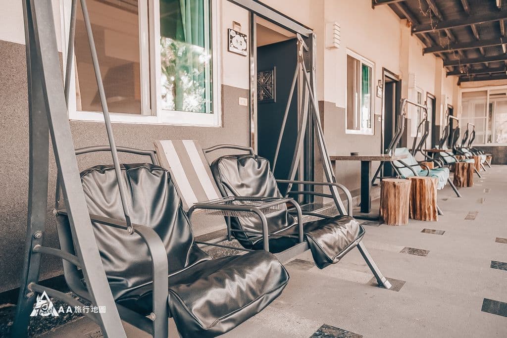棕櫚島民宿門外椅