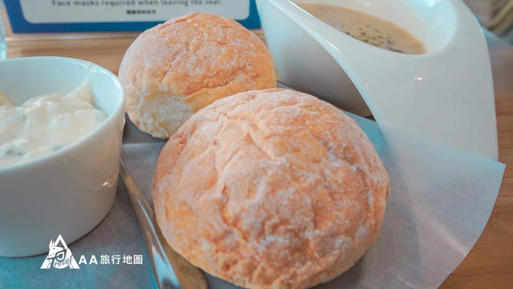 水灣餐廳榕堤首先上來的是麵包與濃湯