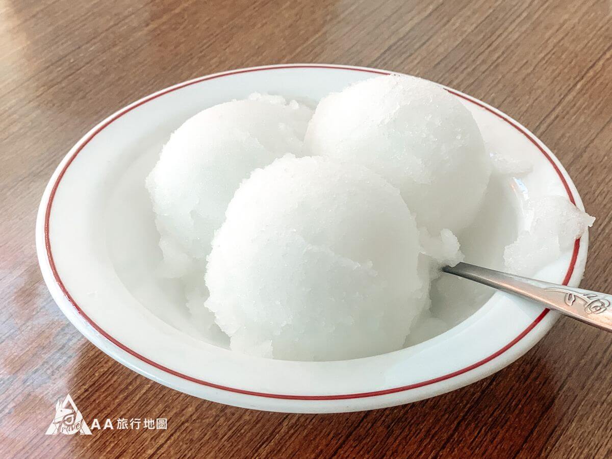 竹山寶島肉圓的冰品也蠻推薦的，外面的清冰現在都感覺像糖水一樣，但這邊的清冰有香檳的香味，就像小時候吃的那樣