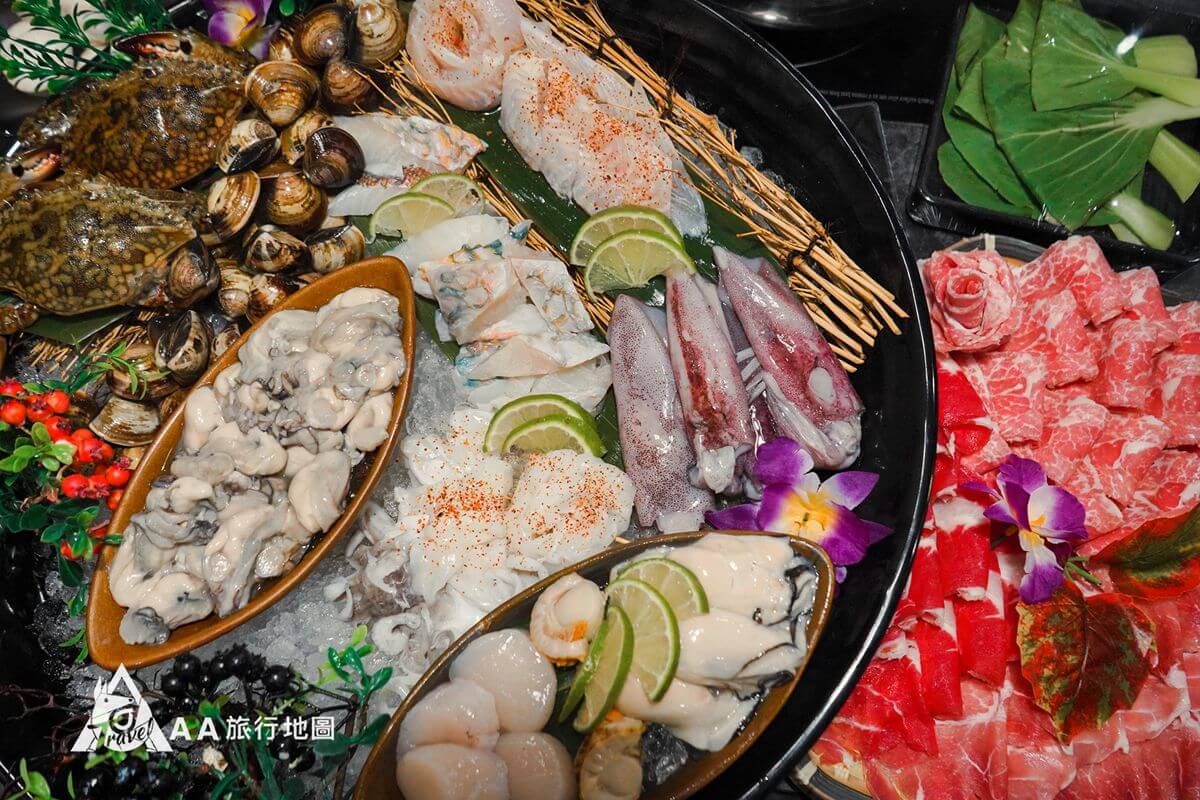 饌澤原珍饌海味饗宴是由海鮮以及21盎司的肉品所組成，除了伊比利豬外，還有生食級干貝、廣島牡犡以及花蟹等海鮮，真的超划算