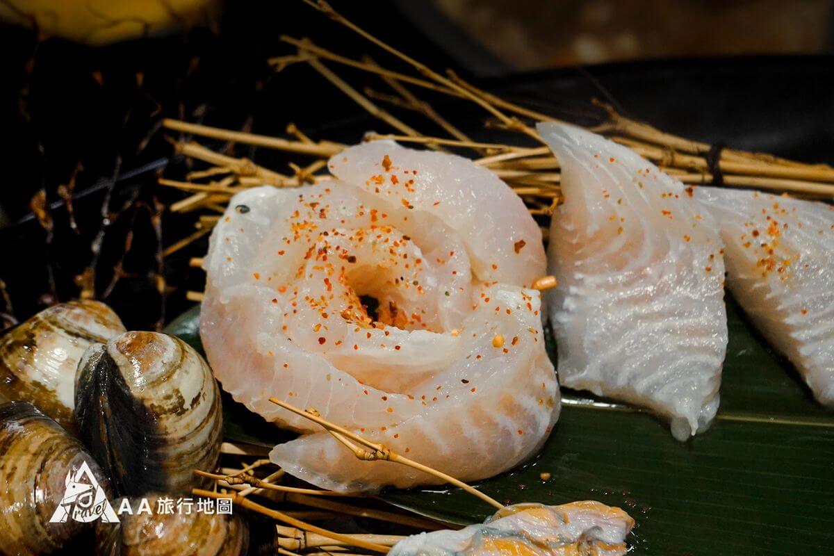 饌澤原接下來是雪白魚，吃起來口感比較細緻軟嫩，和剛剛的鸚哥魚不一樣的口感